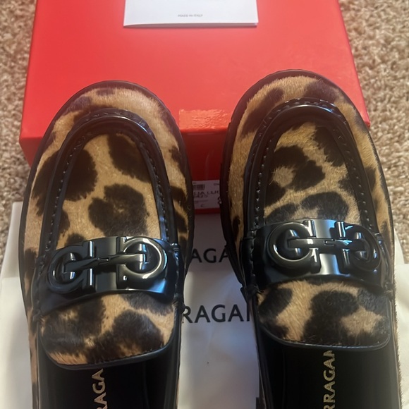 Salvatore Ferragamo Wms Size 8 Leopard Print Calf Hair Loafers NIB Bloomingdale - Picture 4 of 14